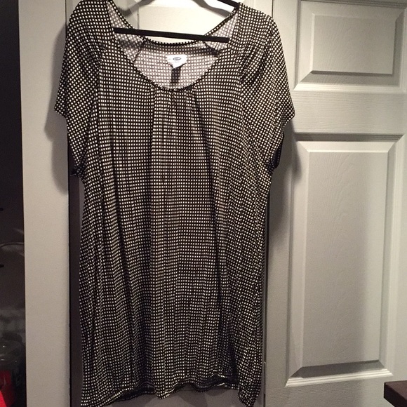 Old Navy Tops - 🐠Black and White Top🐠